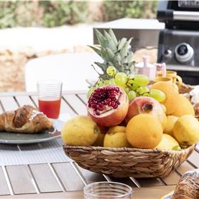 3 bedroom villa with pool & sea views, Cornino, sleeps 6-7